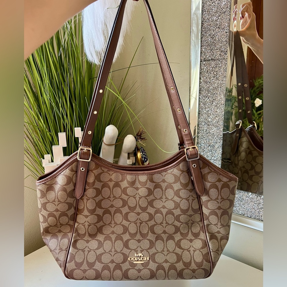 COACH Meadow Shoulder Bag Signature Canvas Khaki Saddle CM076